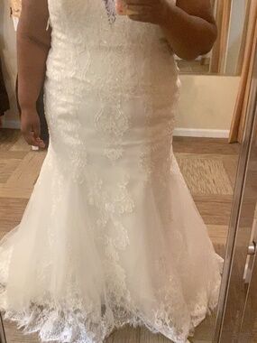 Michelle Bridal Plus Size Wedding Dress size 28/26